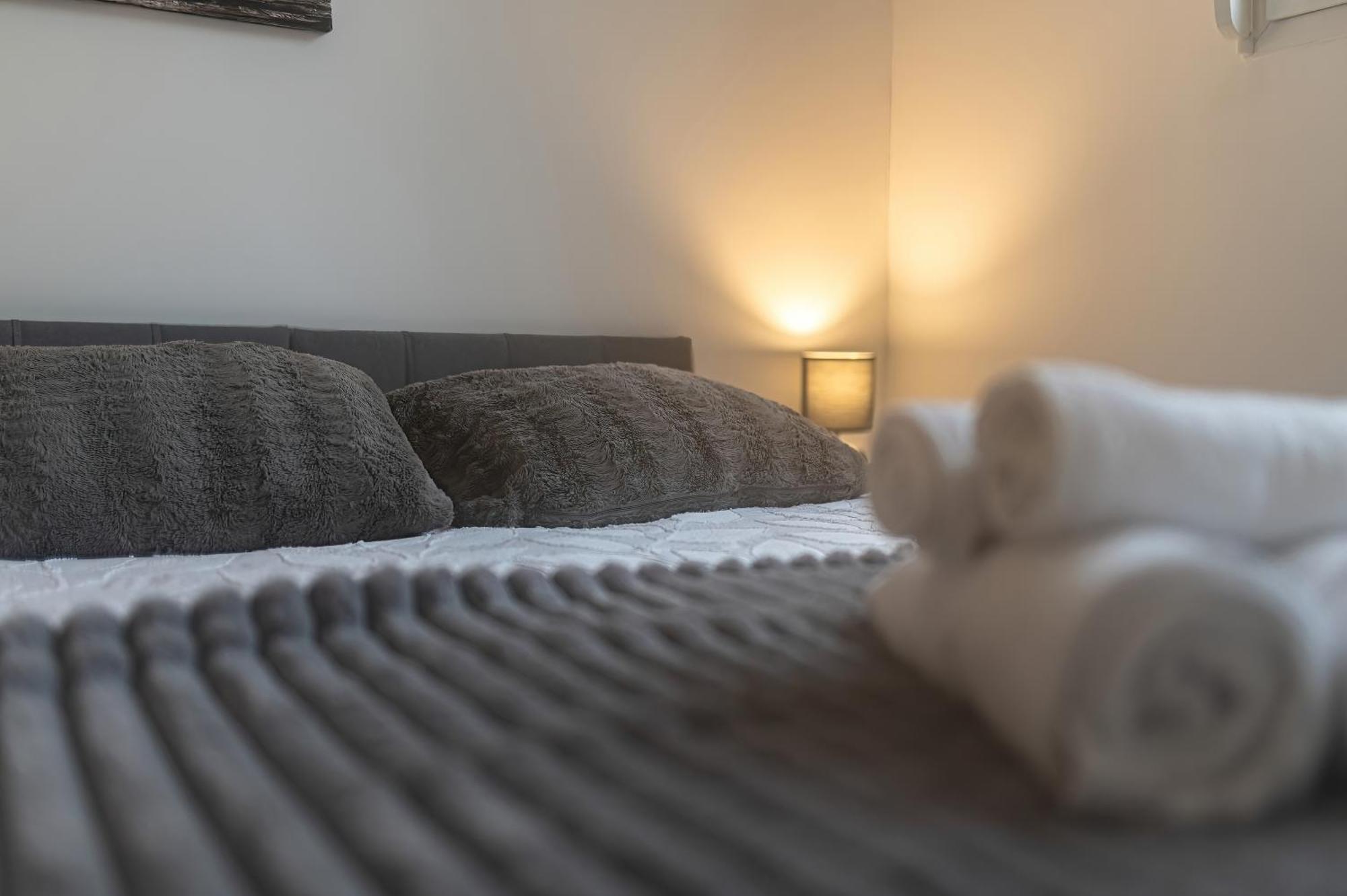 L'Escale Balzac Apartman Villeurbanne Kültér fotó