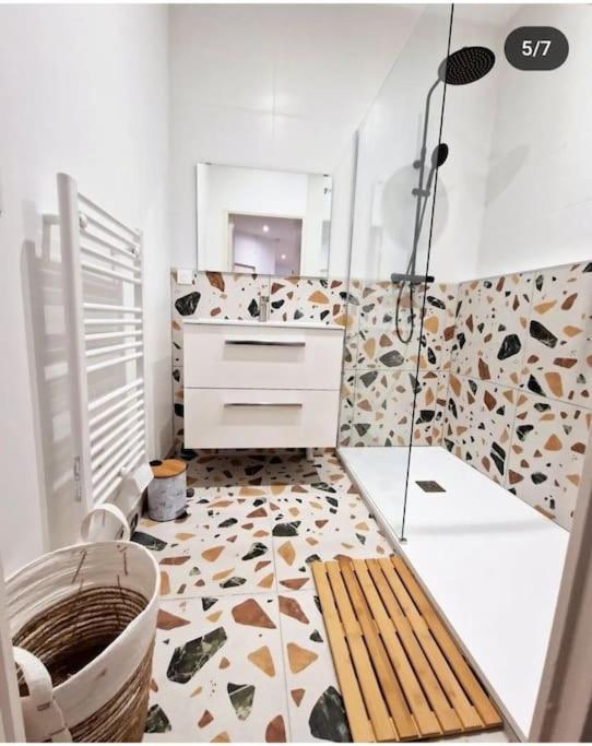 L'Escale Balzac Apartman Villeurbanne Kültér fotó