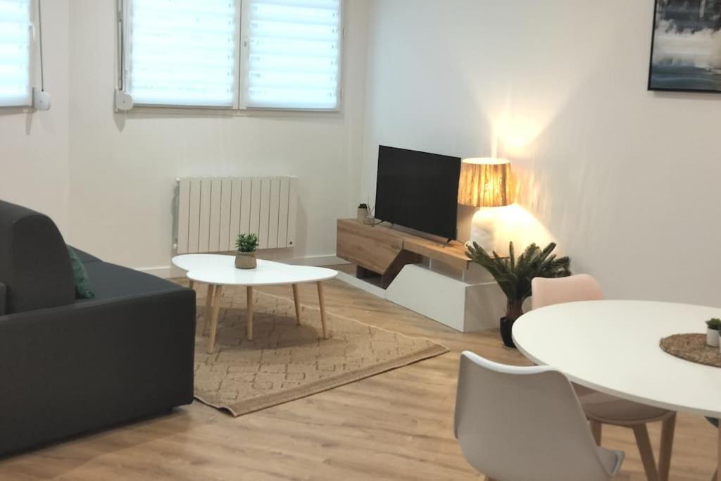 L'Escale Balzac Apartman Villeurbanne Kültér fotó